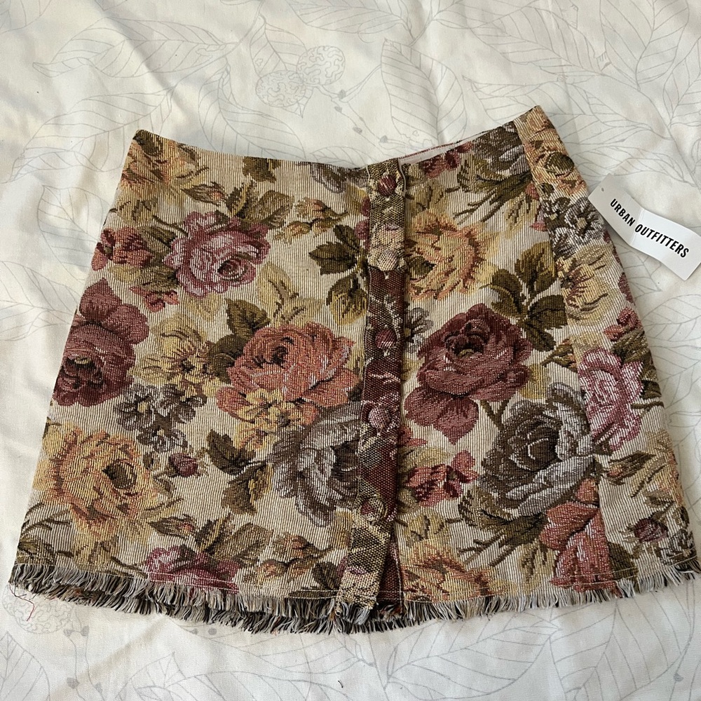 Vintage floral buttoned skirt